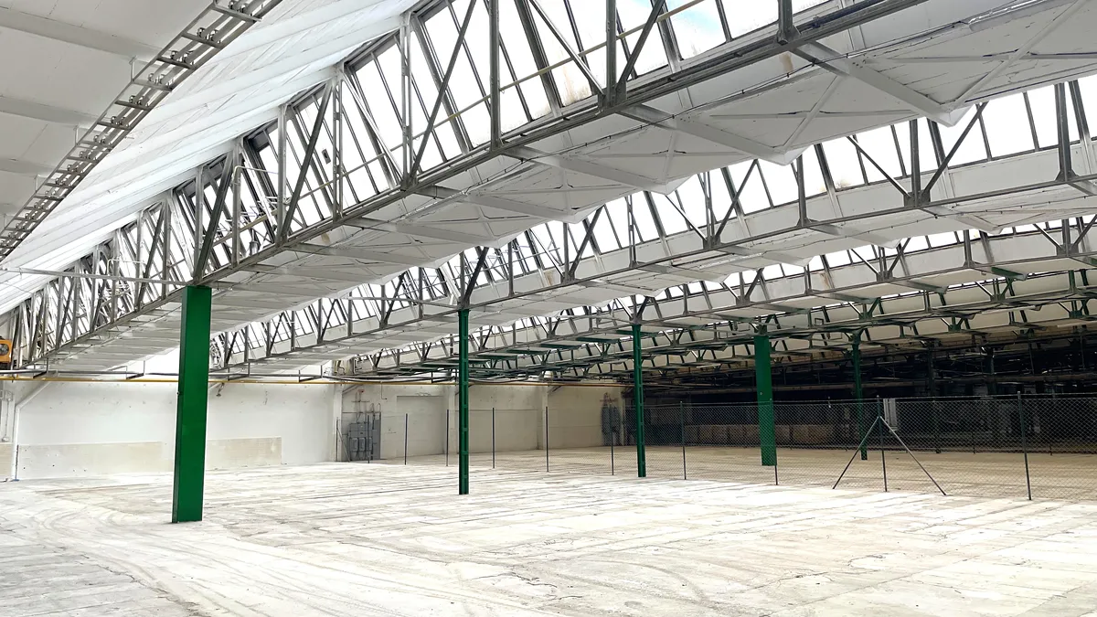 Pronájem skladového prostoru 2200 m²